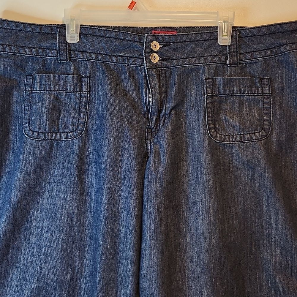 Torrid Blue Jean Denim Shorts 100% Cotton Casual Summer Women's Sz 24 EUC NICE! - Picture 4 of 14